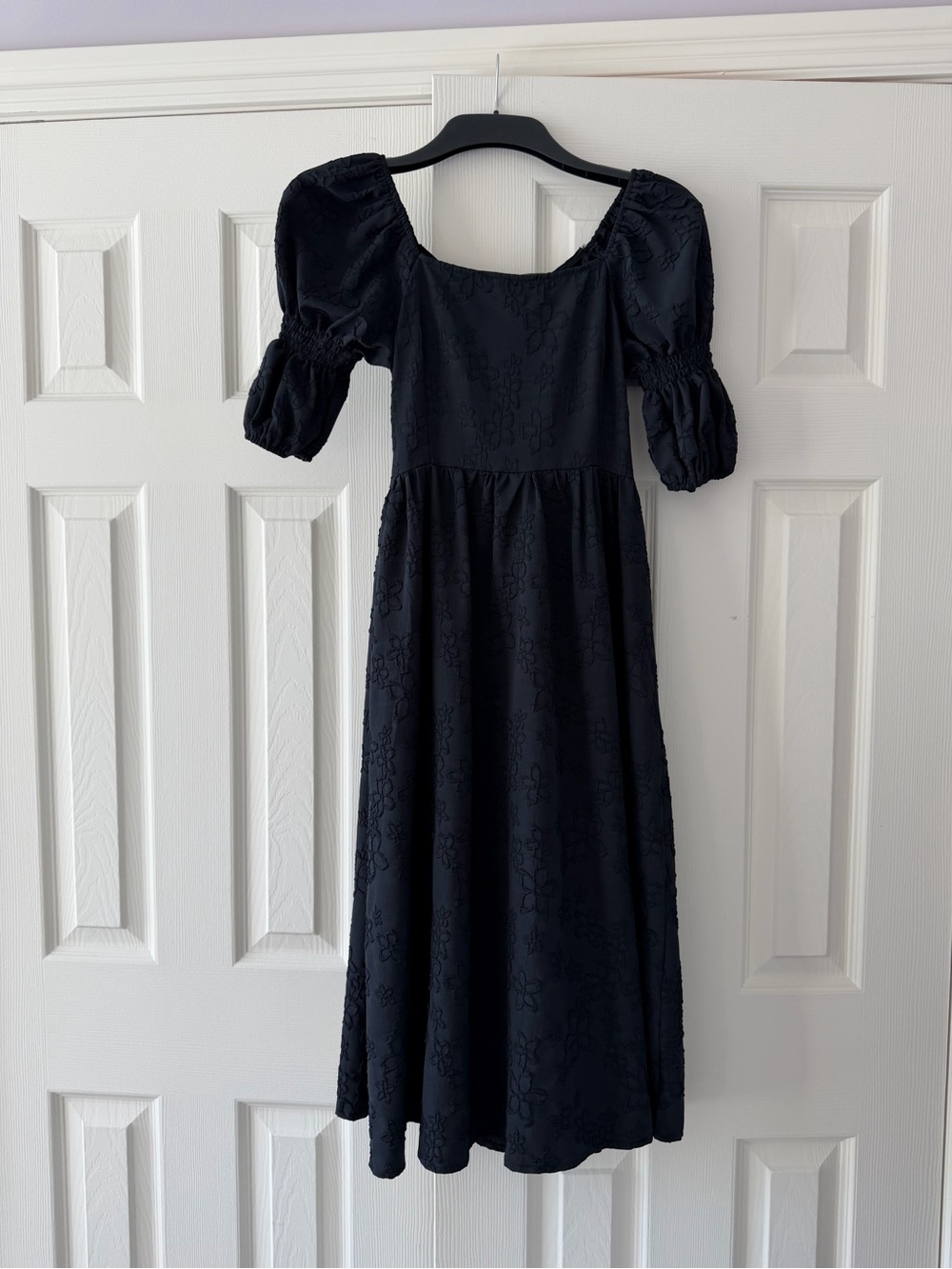 Women's Black Puff-Sleeve Midi Dress with Ruched Bodice - Picture 4 of 5